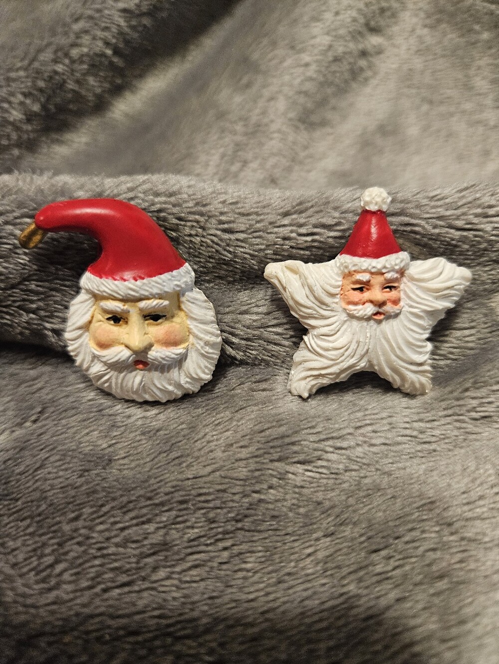 Vintage Santa button covers. Qty 2